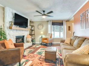 Private Hot Tub & Deck: Gaylord Family Home!