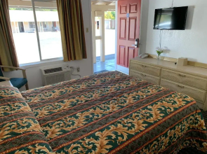 Lark Motel