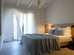 Evia Bay Suites & Retreats