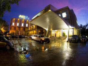 Avenue 64 Hotel