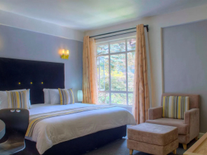 West Wood Hotel