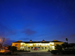Bluff's Landing Lodge