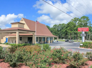 Rose Garden Inn & Suites