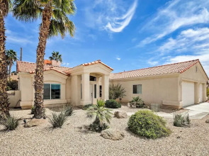 Elegant Lake Havasu Getaway w/ Pool - 3 Mi to Lake