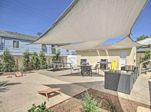 Oceanside Home w/ Yard - Walk to Beach & Pier
