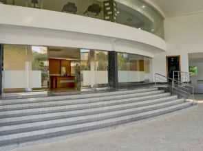 Poolside Retreat Near Sathyabama Chennai