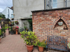 Bt 9 Granny Flat & Walled Garden