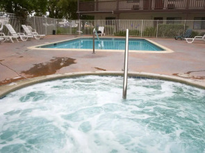 EZ 8 Motel South Bay