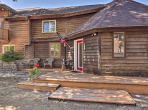 < 1 Mi to Dtwn! Lakefront 'manitou Cottage'