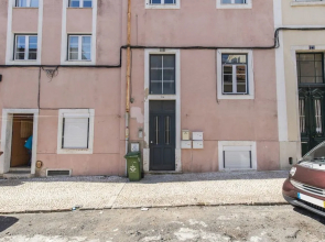 Sunny & Quiet Lisbon Apartment