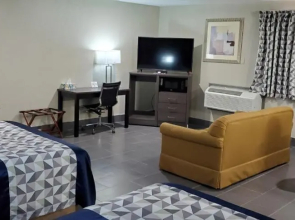 Crescent Park Motel & Suites