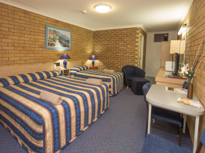 Settlers Motor Inn