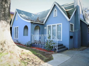 QUAINT UPDATED 2-BEDROOM HOUSE IN GLENDALE  (p2)