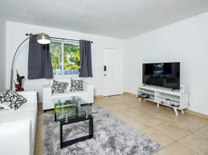 Abundant 3BD Home King Bed Free Parking Wi-fi