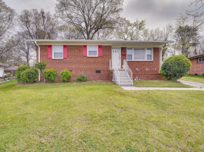 Home Rental w/ Yard Near Downtown Greensboro!
