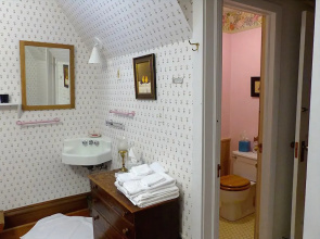 The Hood House Bed & Breakfast Inn