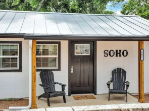 Poplar Place Soho With Hot Tub - 6 Blks to Main St