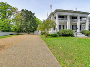 Historic Manor w/ Screened Porch in Elizabeth City