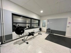 Suite - King Size Bed - Gym&Wifi - Indoor Parking