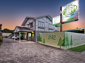 Chalet Motor Inn