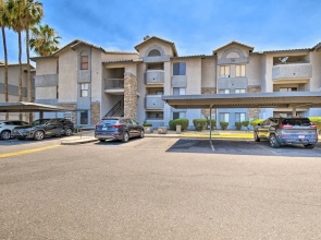 6 Mi to Downtown: Phoenix Condo w/ Pool Access!