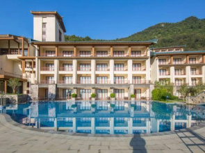 BJG Swan Lake Hot Spring Hotel