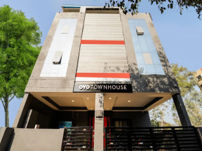 OYO 22680 Flagship Comfort Medows