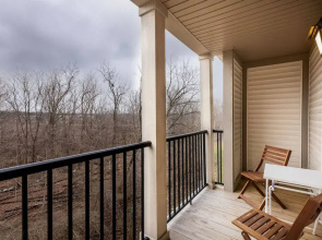 Woodland Penthouse 2BR W D Pool Gym Walkable