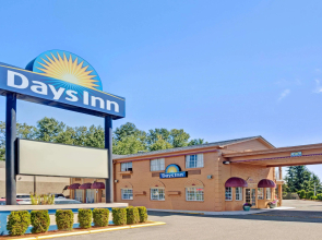 Days Inn by Wyndham Everett
