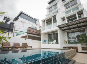 The Front Hotel and Apartment