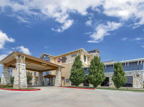 Best Western Plus Emerald Inn & Suites