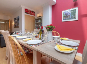 Host Stay Kingscote Townhouse