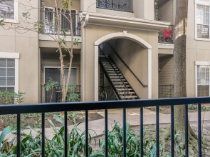 Comfy Downtown Apartments by Frontdesk