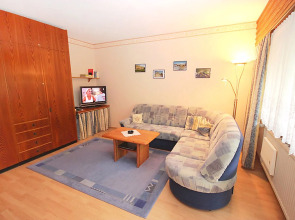 Am Birkenhain 13930