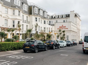 Top quality two bed apartment near beach front