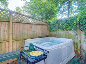 Private Spa & Seawall: Dog-friendly Galveston Gem