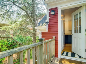 Airy Nantucket Escape in Historic Downtown!