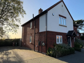 Luxury House - Sleeps up to 6 - Near Nec