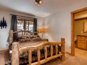 Royal Buffalo - 3 Br home by RedAwning