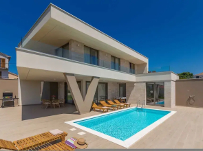 Villa Vista With Private Pool and Sauna