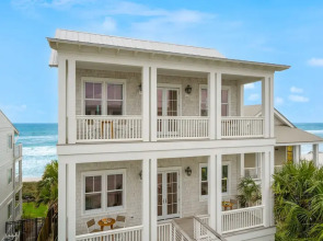 Marlin by Avantstay Beachfront Mansion w/ 10 Bdrs & Multiple Living Spaces & Kitchens!