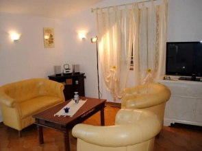 Apartment in villa Mede 1st floor - Swimming pool - Exclusive - wi-fi