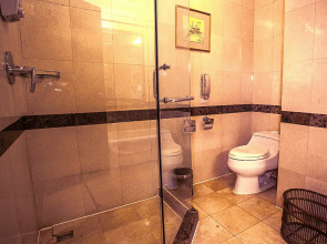 Guilin Lijiang Waterfall Hotel