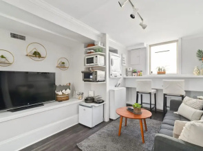 Modern 1BR w Workspace Walk to Shops Parks