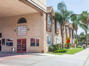 Super 8 by Wyndham Bakersfield South CA