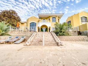 Private 5 Bedrooms Villa With Pool