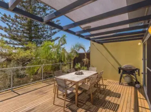 Angourie Blue 7- stroll to surfing beaches.