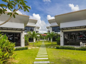 La Plage Resort & Beach Club