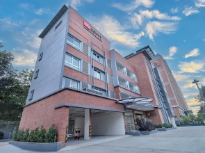 GoSavvy Executive Residences - Three Bedroom