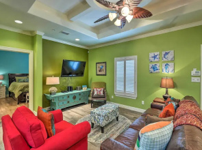 'pacifica' Condo w/ Balcony, Walk To Beach!